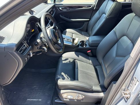 Used 2025 Porsche Macan AWD/4WD image 15