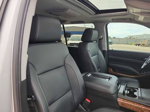 Used 2019 Chevrolet Suburban Premier AWD/4WD image 18