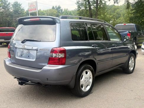 Used 2005 Toyota Highlander Limited w/ Leather Trim Pkg AWD/4WD image 7
