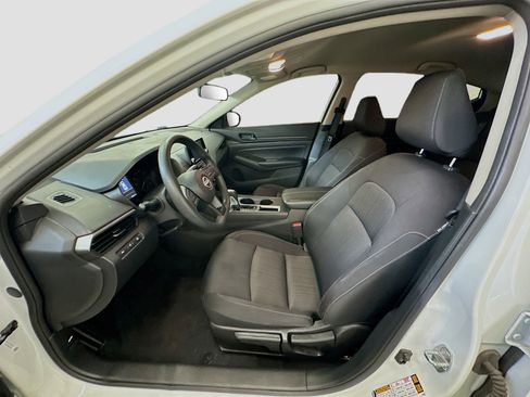 Used 2024 Nissan Altima 2.5 S image 13