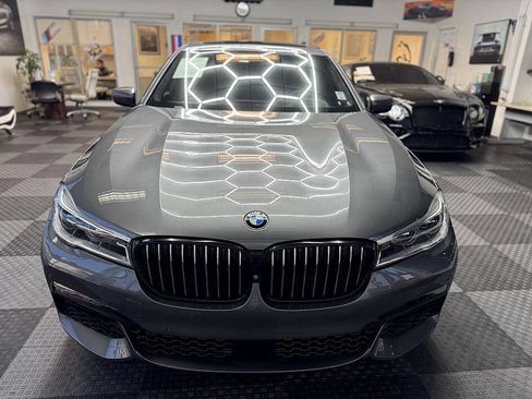 Used 2017 BMW 750i RWD image 2