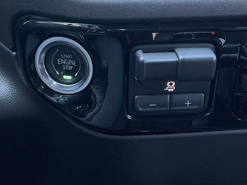 Used 2023 Chevrolet Silverado 1500 ZR2 w/ Technology Package image 38