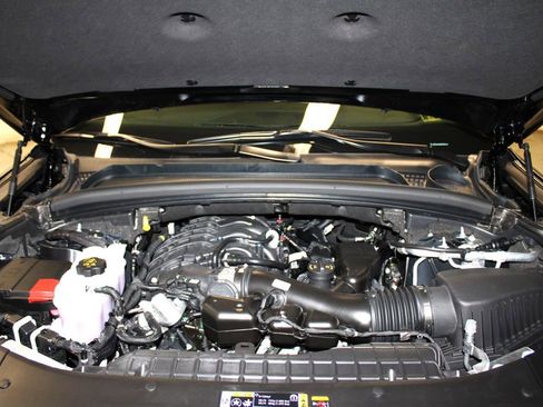 New 2025 Jeep Grand Cherokee Altitude image 37