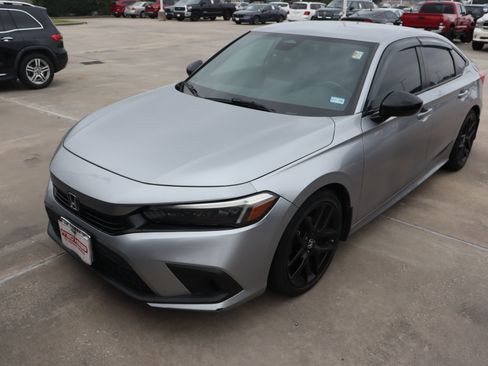 Used 2022 Honda Civic Sport image 4