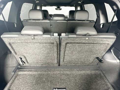 Used 2022 Volkswagen Tiguan SE R-Line image 25