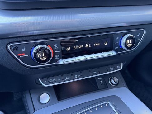 Used 2020 Audi Q5 2.0T Titanium Premium Plus w/ Premium Plus Package image 27