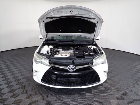 Used 2016 Toyota Camry SE image 5