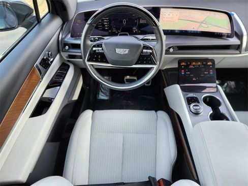 Used 2026 Cadillac Vistiq Luxury image 11