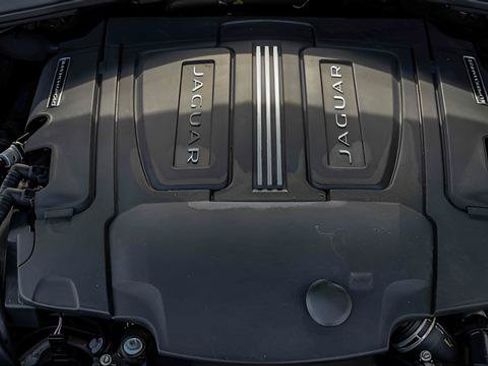 Used 2017 Jaguar F-PACE Premium image 27