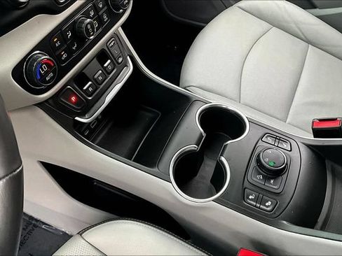 Used 2021 GMC Terrain SLT w/ LPO, Floor Liner Package AWD/4WD image 18