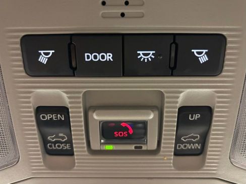 Used 2024 Toyota RAV4 XLE Premium image 32