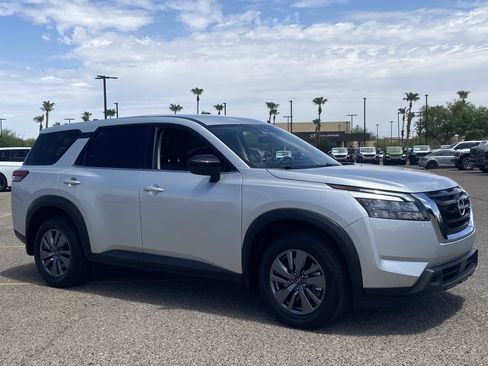Used 2025 Nissan Pathfinder S FWD image 7
