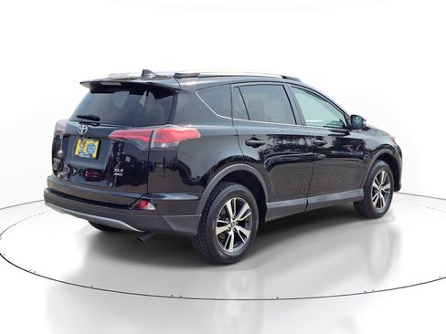 Used 2018 Toyota RAV4 XLE w/ Plus Extra Value Package AWD/4WD image 4