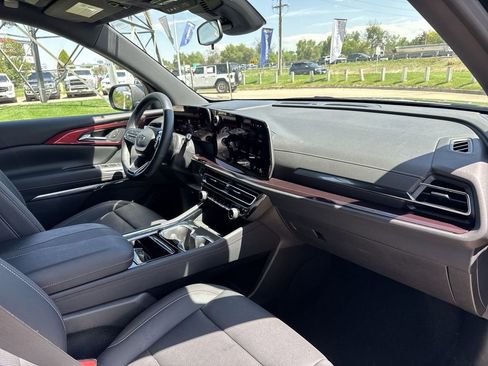 Used 2026 Chevrolet Traverse Z71 w/ LPO, Floor Liner Package AWD/4WD image 31