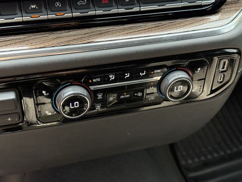 Used 2025 Chevrolet Silverado 1500 LT RWD image 22