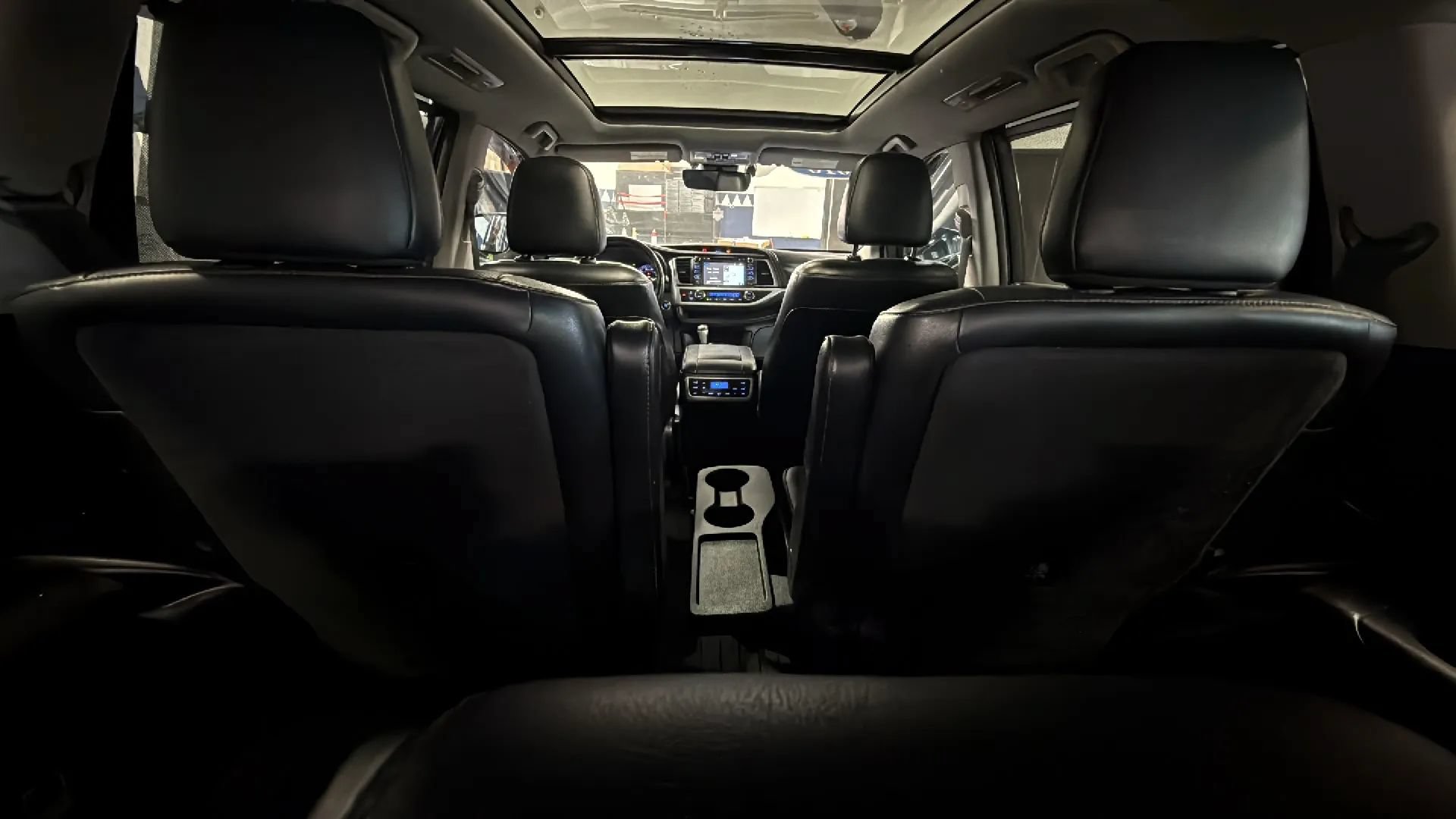 Used 2018 Toyota Highlander Limited Platinum AWD/4WD image 27