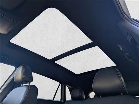 Used 2022 Volkswagen Atlas Cross Sport SE image 16