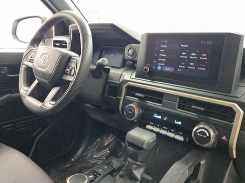 Used 2025 Toyota Tacoma SR image 7