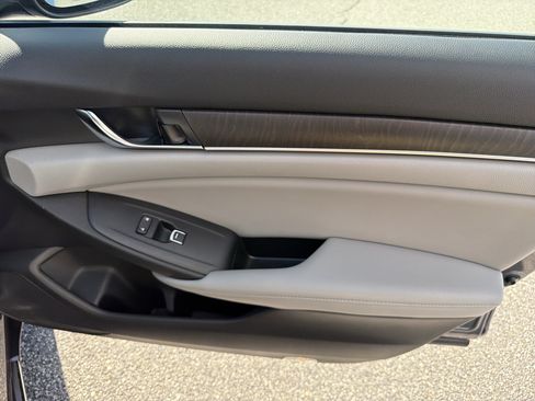 Used 2020 Honda Accord Touring image 24