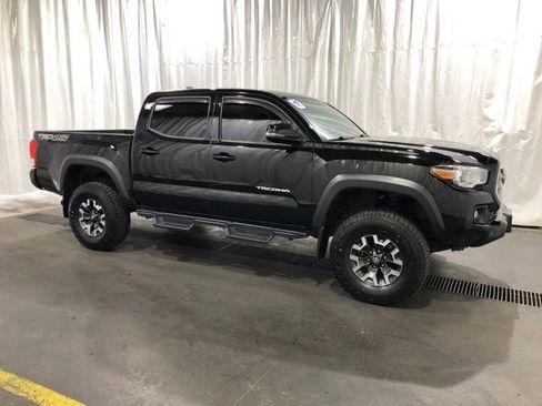 Used 2017 Toyota Tacoma TRD Off-Road AWD/4WD image 2