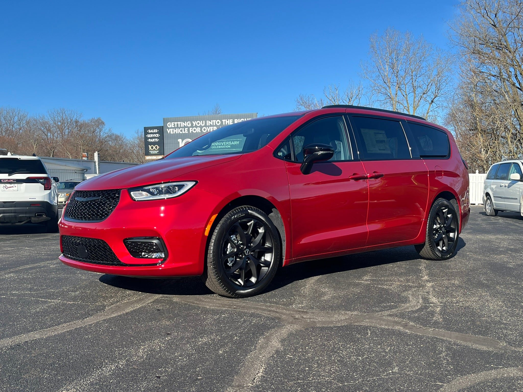 New 2026 Chrysler Pacifica Select w/ S Appearance Package FWD image 2