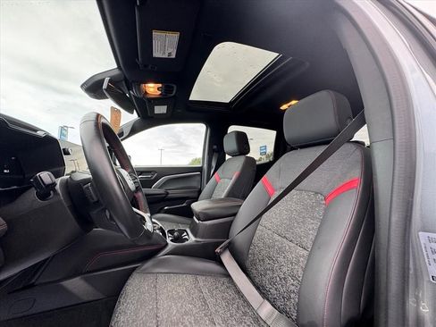 Used 2024 Chevrolet Colorado Z71 w/ Z71 Convenience Package 2 image 16