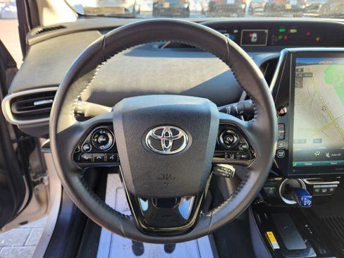 Used 2022 Toyota Prius Prime XLE image 18