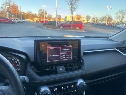 Used 2019 Toyota RAV4 XLE w/ Convenience Package image 10