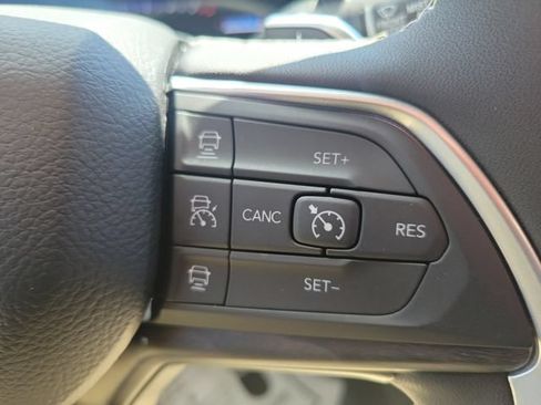 Used 2024 Jeep Grand Cherokee Limited w/ Black Appearance Package RWD image 23