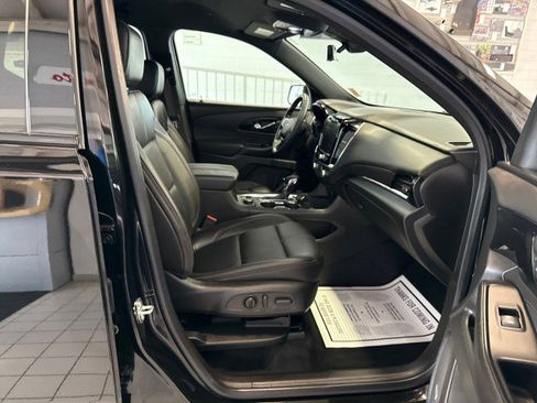 Used 2023 Chevrolet Traverse RS image 31