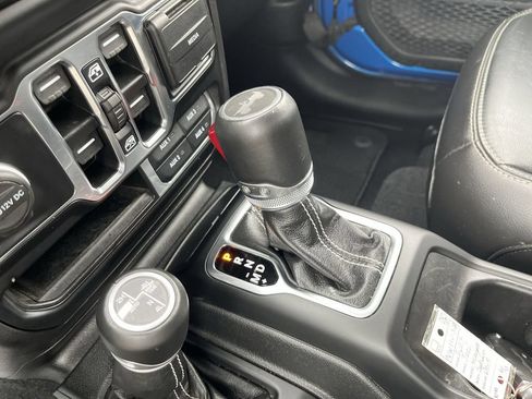 Used 2022 Jeep Wrangler Unlimited Sahara w/ Cold Weather Group AWD/4WD image 20