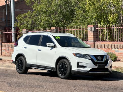 Used 2019 Nissan Rogue SV FWD image 8