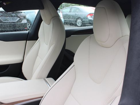 Used 2021 Tesla Model S Plaid image 12
