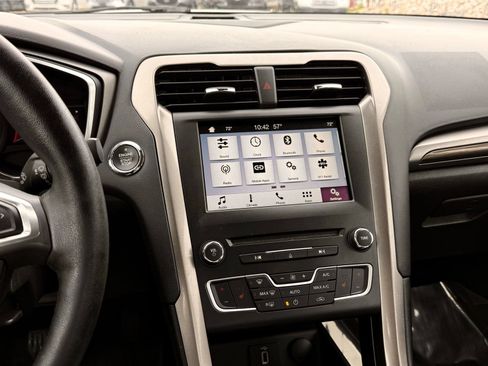 Used 2018 Ford Fusion SE w/ Equipment Group 602A FWD image 36