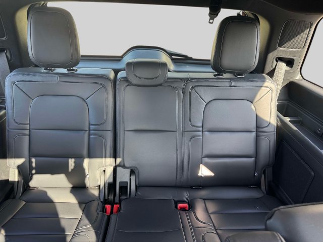 Used 2024 Lincoln Navigator Reserve AWD/4WD image 16