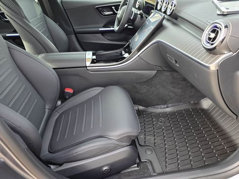 Used 2025 Mercedes-Benz C 300 4MATIC Sedan image 39