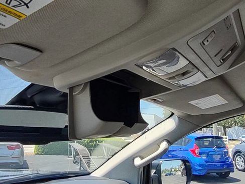 Used 2022 Nissan Titan SV w/ SV Convenience Package image 27