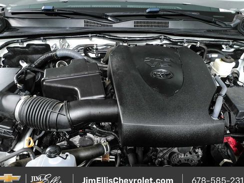 Used 2017 Toyota Tacoma SR5 w/ Tow Package AWD/4WD image 30