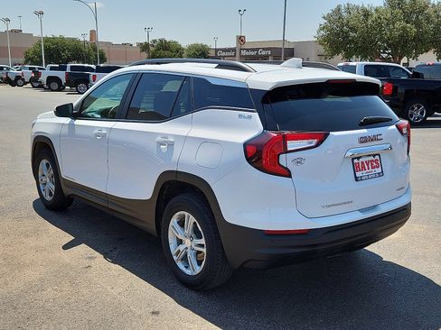 Used 2023 GMC Terrain SLE w/ Driver Convenience Package image 3