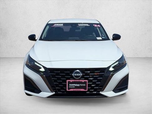 Used 2024 Nissan Altima 2.5 SR FWD image 2
