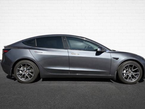 Used 2020 Tesla Model 3 Standard Range Plus image 4