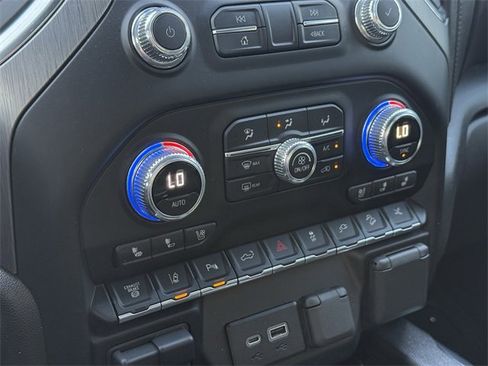 Used 2023 GMC Sierra 2500 Denali w/ Denali Black Diamond Edition image 27