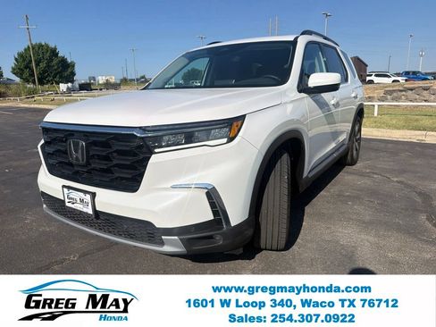 Used 2025 Honda Pilot Touring image 8