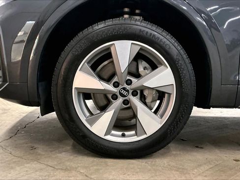 Used 2023 Audi Q5 Premium w/ Convenience Package image 12