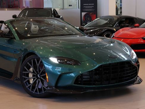 Used 2023 Aston Martin V12 Vantage Roadster RWD image 7