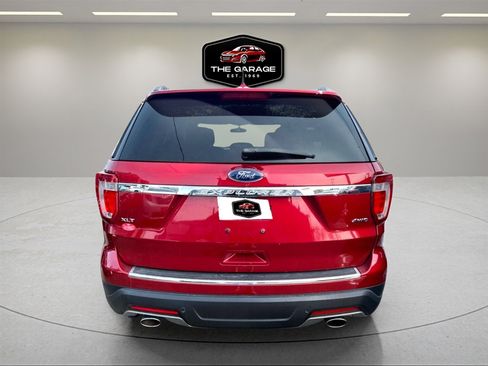 Used 2018 Ford Explorer XLT w/ Equipment Group 201A image 4