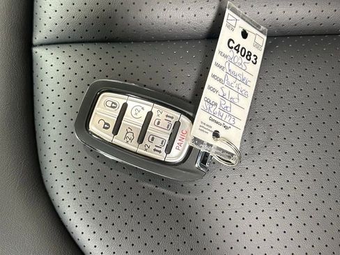 New 2025 Chrysler Pacifica Select w/ Fav Edition Package image 29
