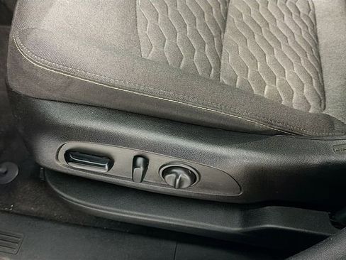 Used 2019 Chevrolet Equinox LT image 18