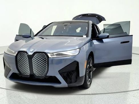 Used 2024 BMW iX xDrive50 w/ Sport Package AWD/4WD image 13