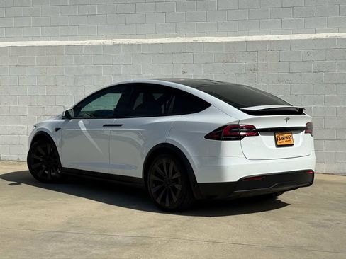 Used 2023 Tesla Model X image 3